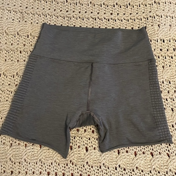 ALPHALETE amplify scrunch shorts Women’s Sz XL Gray Athletics Choice performance - Picture 4 of 16